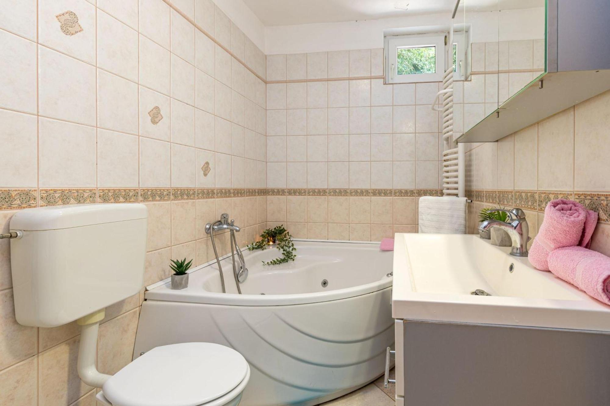 Seaview Apartment Tina Krk Island - Happy Rentals Krk Town Bagian luar foto